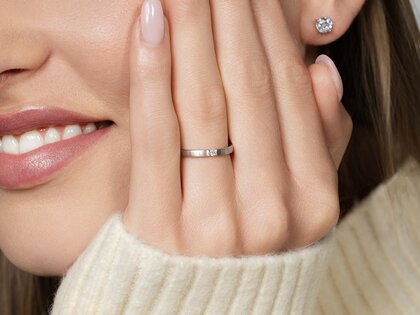 Verlobungsring Infinity in 14K Gelbgold mit Diamant 0,05ct H/SI