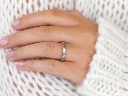 Verlobungsring Infinity in 14K Weißgold mit Labordiamant 0,15ct E/VS