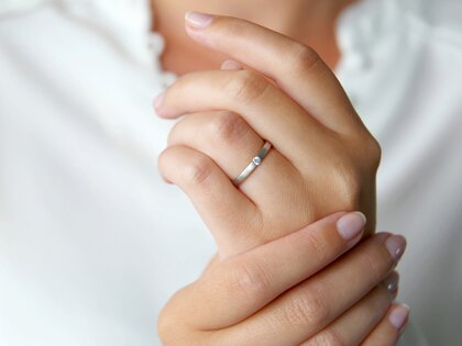 Verlobungsring Infinity in 18K Weißgold mit Diamant 0,05ct G/VS