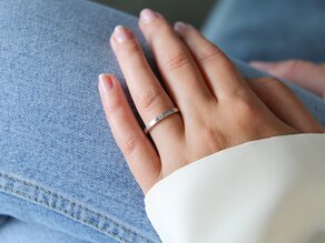 Verlobungsring Infinity in 18K Weißgold mit Diamant 0,05ct G/VS