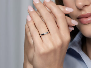 Verlobungsring Italic in 9K Gelbgold mit Diamant 0,10ct