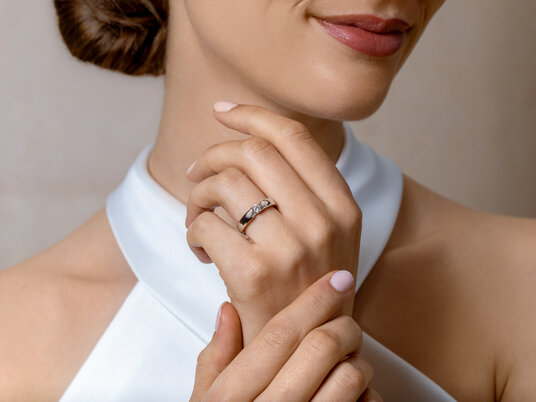 Verlobungsring Italic in 18K Weißgold mit Labordiamant 0,25ct D/IF