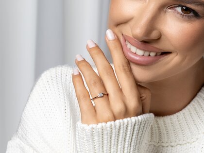 Verlobungsring Touch in 9K Weißgold mit Diamant 0,13ct G/SI