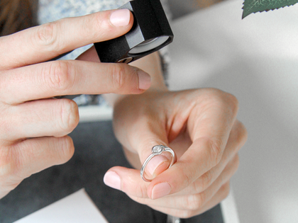 Verlobungsring Touch in 18K Weißgold mit Diamant 0,23ct D/IF