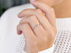 Verlobungsring Twist Petite in 14K Weißgold mit Diamant 0,06ct G/SI