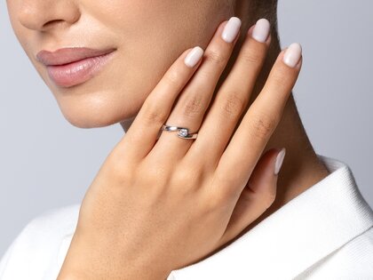 Verlobungsring Twist in 14K Gelbgold mit Diamant 0,25ct G/SI