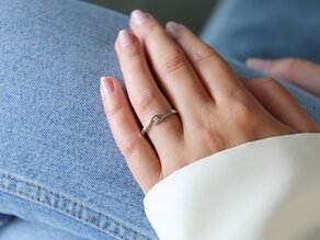 Verlobungsring Twist in 14K Weißgold mit Diamant 0,03ct G/SI