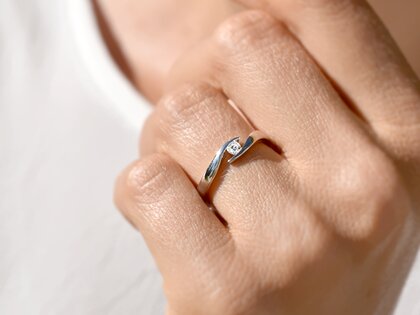 Verlobungsring Twist in Silber 925/- mit Labordiamant 0,15ct E/VS