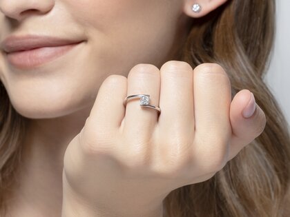 Verlobungsring Vibe  in 9K Weißgold mit Diamant 0,50ct H/SI