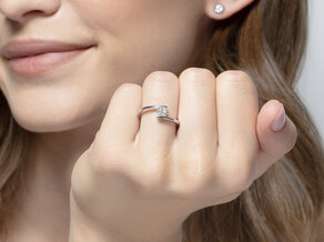 Verlobungsring Vibe  in 9K Weißgold mit Diamant 0,50ct H/SI