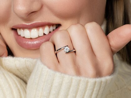 Verlobungsring Vibe  in 9K Gelbgold mit Diamant 0,75ct H/SI